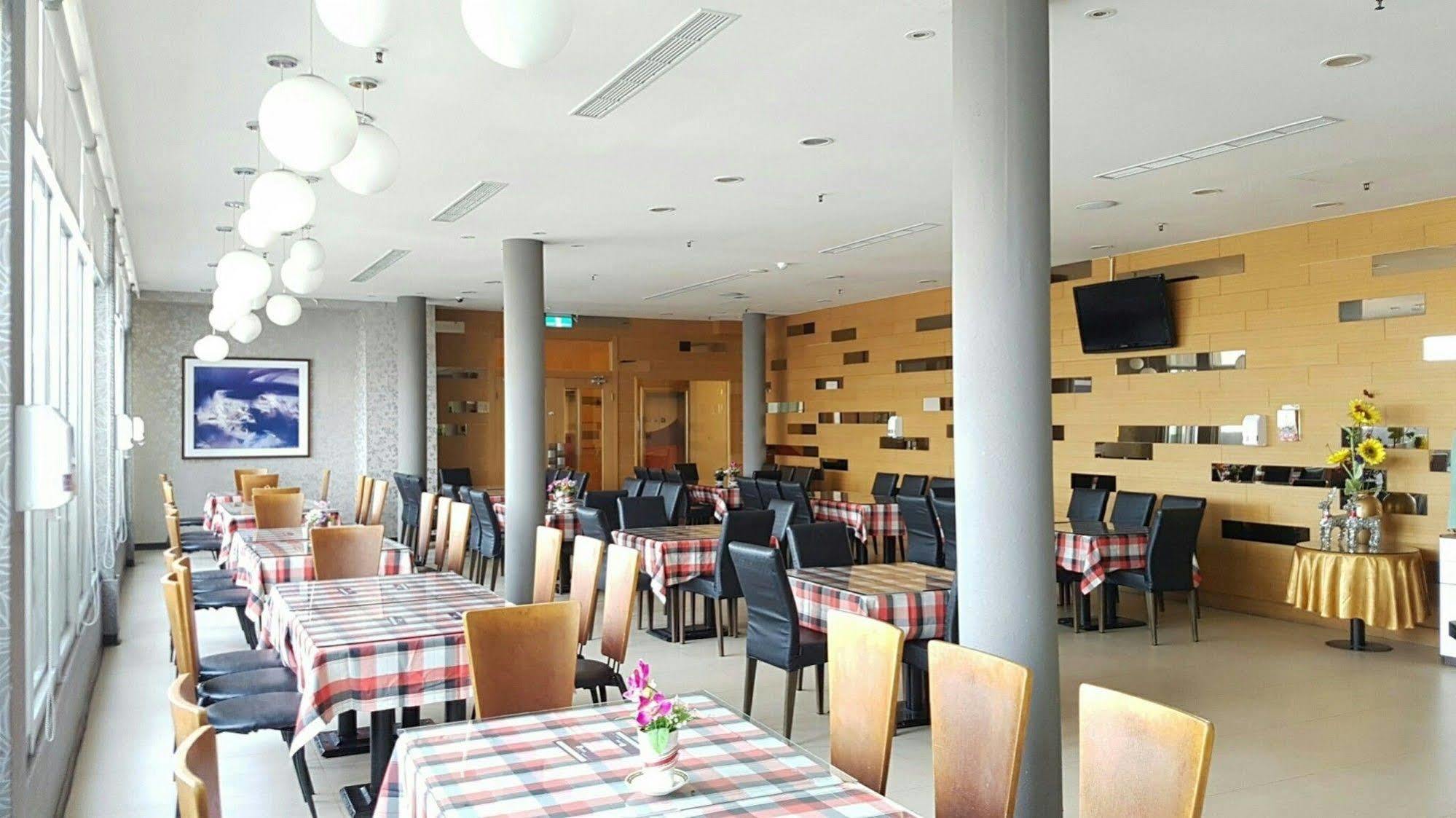 โรงแรมโยโย่ นครเจียอี้ ภายนอก รูปภาพ